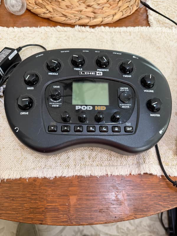 Line 6 POD HD Multi-Effect and Amp Modeler 2011 - 2013 - Black image 1