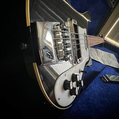 1975 Rickenbacker 4001 - Jetglo - All original With Case- Light Weight image 2