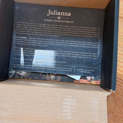 Walrus Audio Julianna Deluxe Chorus / Vibrato 2020 - Present - Blue image 9