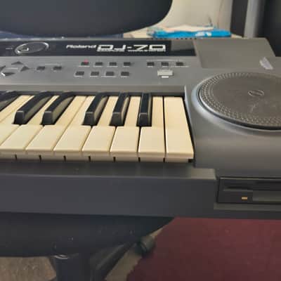 Roland DJ-70 - 1992 Digital Sampling Keyboard Scratch Wheel imagen 9