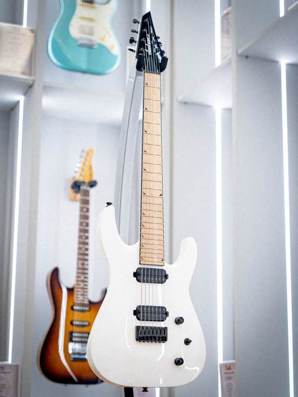 Jackson X Series SLATHX-M 3-7 Soloist Snow White image 1