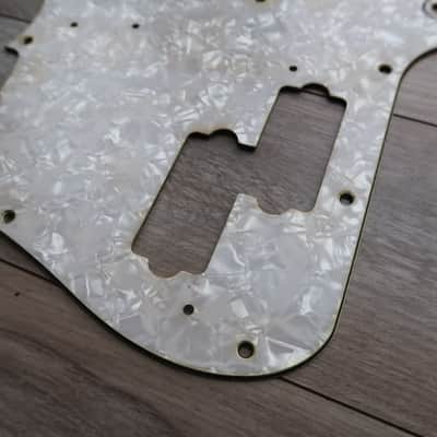 Fender Precision  1962 thru 1971 Pearloid Relic / Aged Pearl Bass USA Vintage Reissue AVRI image 2