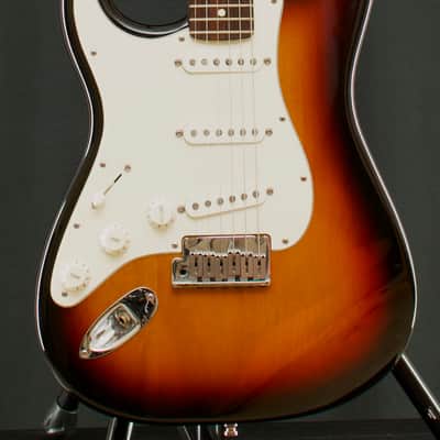 2001 Fender American Stratocaster Left-Handed with Rosewood Fretboard 3-Color Sunburst image 2