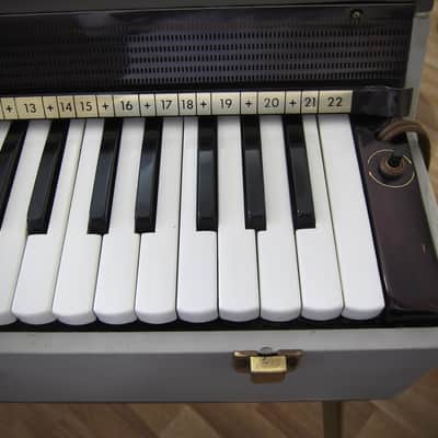 ORCOA by Farfisa Air Organ Model 311 Concert Traveler 24 Chords Made in Italy Circa-1960s-Two Tone Grey image 9