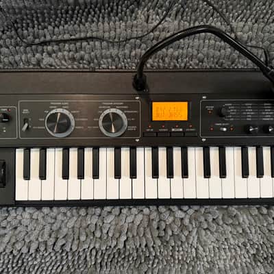 Korg microKORG XL+ 37-Key Synthesizer/Vocoder 2012 - 2019 - Black