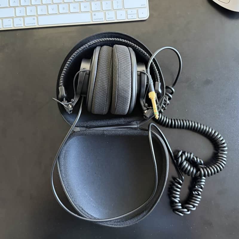 Sony MDR-7506 Professional Studio Monitor Headphones image 1