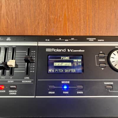 Roland V-Combo VR-730 73-key Live Performance Keyboard w/ bag image 4