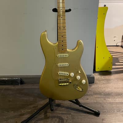 Fender Stratocaster 50th Anniversary 2004 - Gold image 1