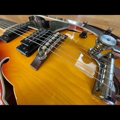 Aria 5102T 1970s - Sunburst with case image 5
