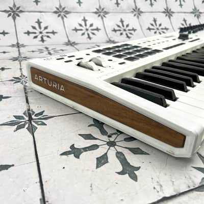 Arturia KeyLab 61 MkIII MIDI Controller image 7