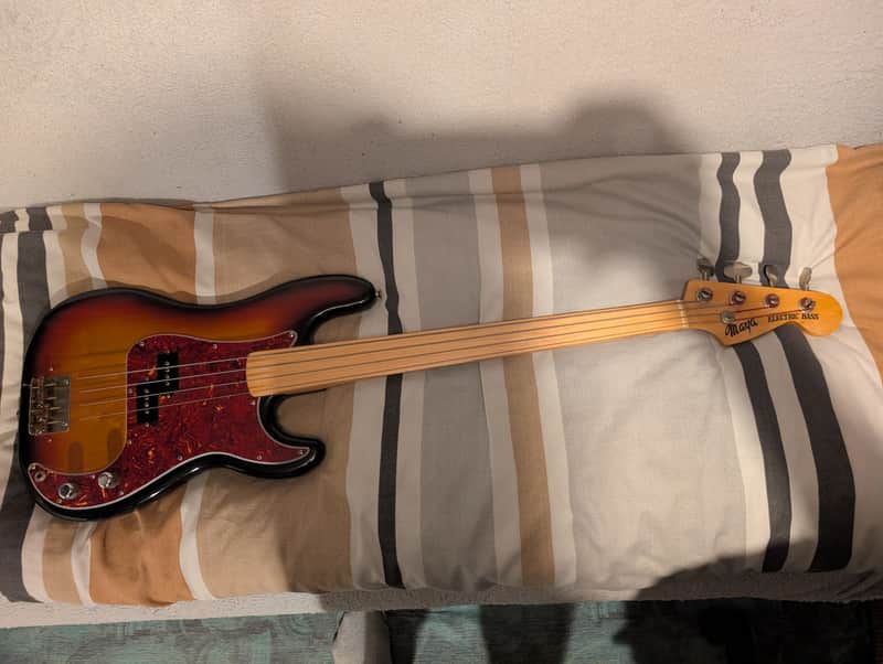 MIJ Maya Fretless Bass - Very Good