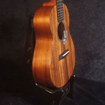 Handcrafted Concert Ukulele, Solid Curly Hawaiian Koa, Hibiscus Mop & Abalone Inlay, Soft-bag, Bruce Wei UG15-2928 image 5