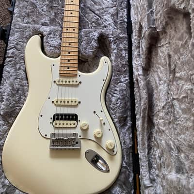 Fender American Professional Stratocaster HSS Shawbucker with Maple Fretboard 2017 - 2019 - Olympic White image 9