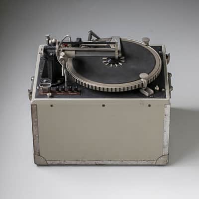 Telefunken Ela A103/1 pre WW2 vintage cutting lathe also sold as Neumann R21 comparable to AM31, AM131, VMS70, VMS80 etc. image 3
