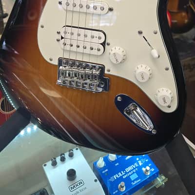 Fender Mexican Standard Stratocaster 2013 - Sunburst image 6