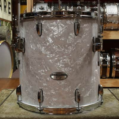 Pearl Professional Series Outfit in White Marine Pearl 18x22 8x10 8x12 9x13 16x18 16x16 image 8