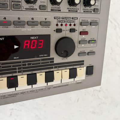 Roland MC-303 Groovebox 1990 - 1998 - Silver image 4