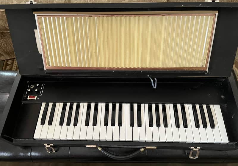 No name electric keyboard/organ Vintage image 1