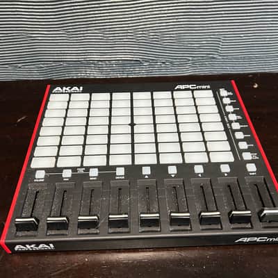 Akai APC Mini MKII MIDI Controller 2023 - Present - Black image 4