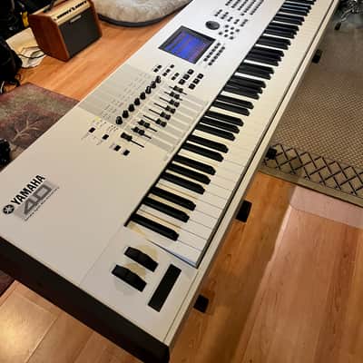 Yamaha Motif XF 8 Production Synthesizer 2010s - White image 4