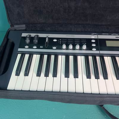 Korg X50 61-Key Music Synthesizer 2000s + bag image 4