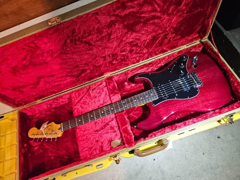 Fender modern player strat Mahogany body, tweed hardshell case image 1