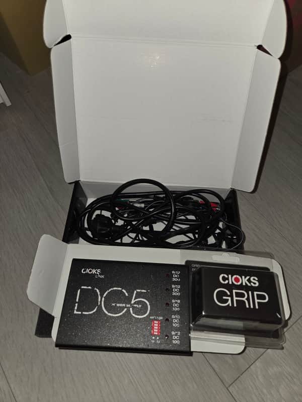 CIOKS DC5 Link 100/300mA 5-Outlet 9-18v Power Supply + Cioks Grip image 1