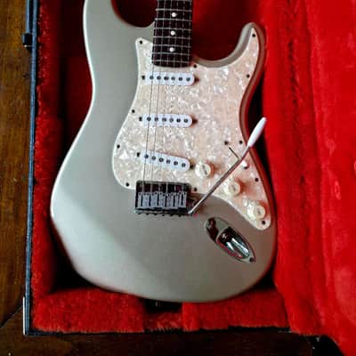 Fender Roadhouse American strat SSS w/ohsc 1997 - shoreline gold image 1