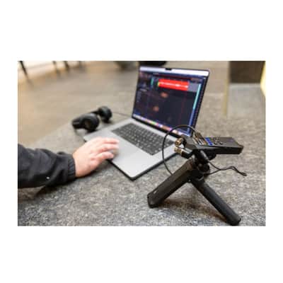 Zoom H1essential Stereo Handy Recorder and Hairy Windscreen Bundle image 8