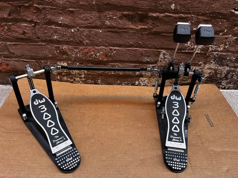 DW 3000 Series Double Bass Drum Pedal with Pearl Connecting Drive Shaft/Crossbar image 1