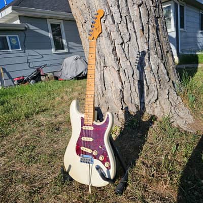 Fender Player Plus Stratocaster with Maple Fretboard 2021 - Present - Olympic Pearl