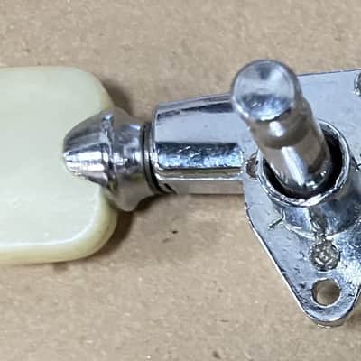 Grover- Pat. Pend. tuner w/pearl button, bass side, chrome, VINTAGE image 5