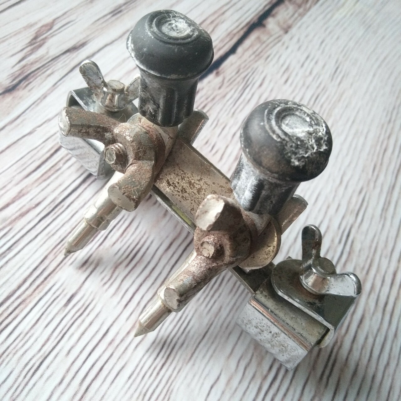 Ludwig Bass Drum Anchor Clamp-On Mount Double-Spurs Spikes Rubber Vintage60s USA — main photograph