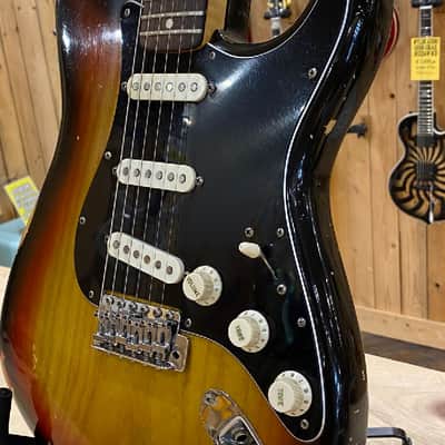 Fender Stratocaster 3-Color Sunburst 1975 Ex Demo image 10