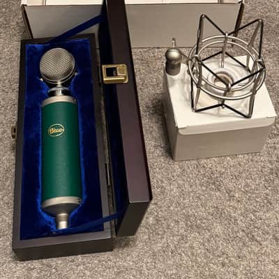 Blue Kiwi Large Diaphragm Multipattern Condenser Microphone 2010s - Green image 3