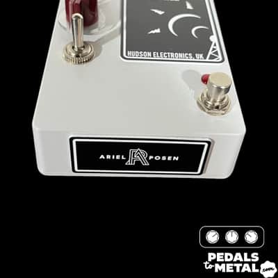 Hudson Electronics Broadcast-AP Ariel Posen Signature 2019 - Present - White X14338 image 5