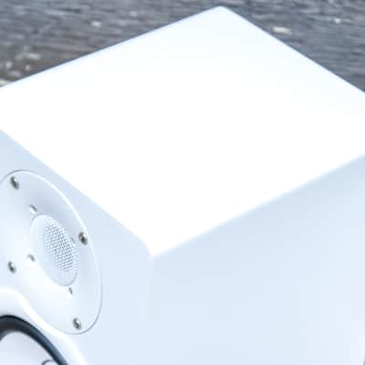 Yamaha HS5 (White) Powered Studio Monitor 2-Way Bi-Amp 5"Studio Monitor (Single) image 5