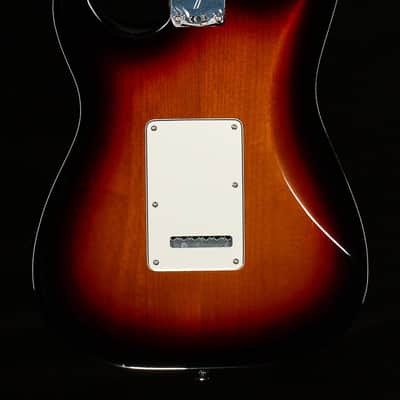 Fender Player Stratocaster 3 Color Sunburst Pau Ferro (700) image 2