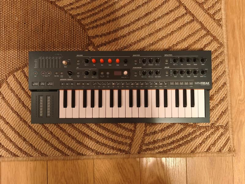 Arturia MiniFreak 37-Key 6-Voice Polyphonic Hybrid Synthesizer 2022 - Present - Black image 1