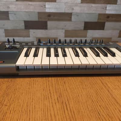 Novation XioSynth 25 10-Voice Synthesizer 2007 - Silver image 1