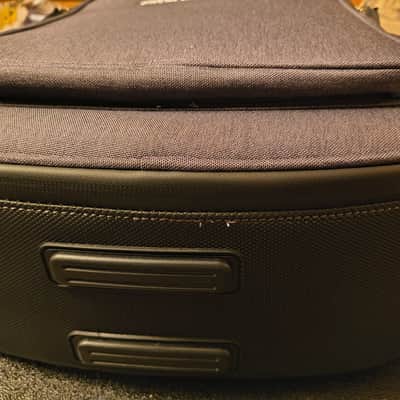 Martin Premium Semi-Rigid Softshell Case for 14-Fret Dreadnought image 2