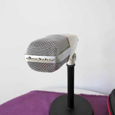 Sennheiser MD 421-2 Cardioid Dynamic Microphone with script logo Bild 6