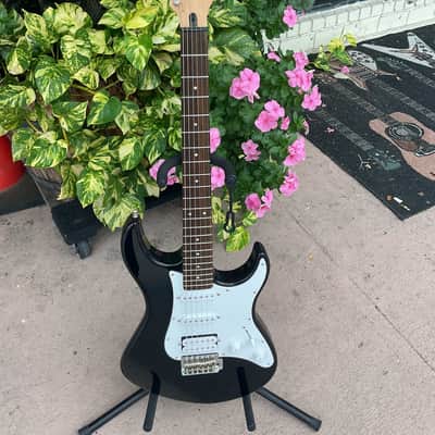 Yamaha EG 112-Black-Strat Style- Electric Guitar image 1