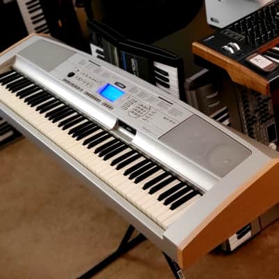 MUST SEE!!! YAMAHA DGX 500 SEMI-WEIGHTED 88-KEY DIGITAL PIANO IN AMAZING CONDITION!