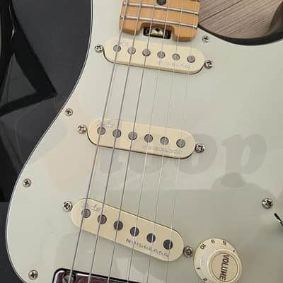 Fender American Elite Stratocaster image 8