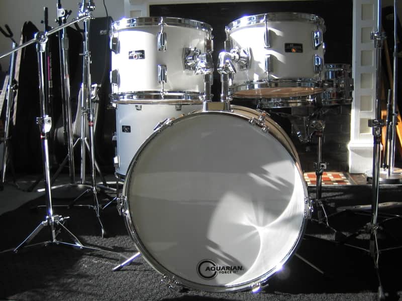 Pearl MAXWIN drums / 5-piece Shell Kit / Vintage (70's) snow white/ coffin-shaped lugs image 1