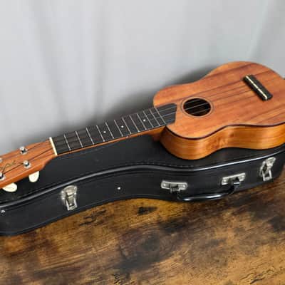 Vintage *RARE* KAMAKA GOLD LABEL 20 1/2” Soprano Ukulele w/Gold-Lined Case EXC! image 3