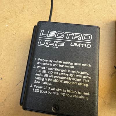 Lectrosonics Lectro UM100 + UCR100 Block + cables + microphone image 6