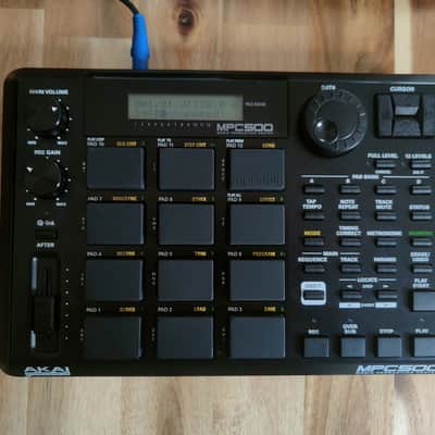 Akai MPC500 Music Production Center 2006 - 2013 - Black image 2