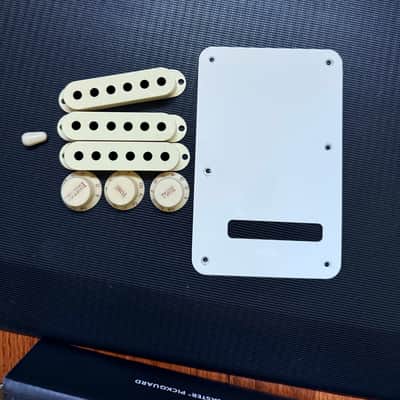 Fender Stratocaster MIM Pickups and Wired Pickguard - Black on Black (2004) image 9